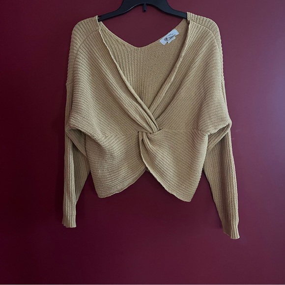 Jessica Simpson Twisted Front Cropped Sweater - Picture 7 of 9